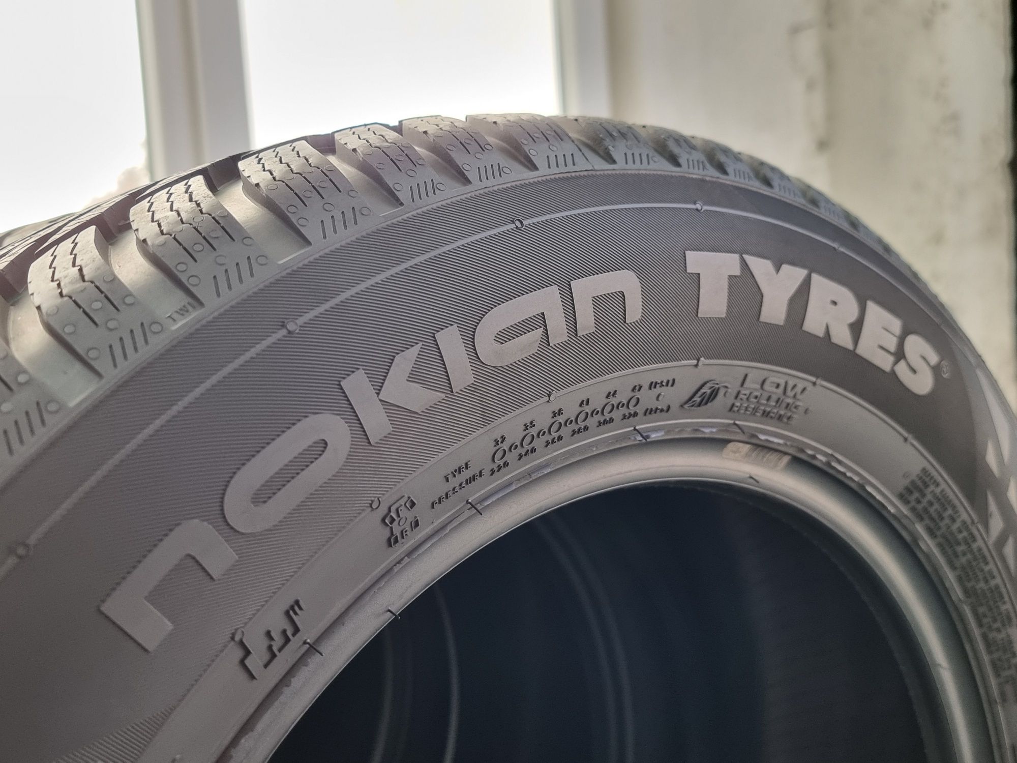 "Dot 23" 215/60/16 Nokian 4Броя: 350лв 7мм