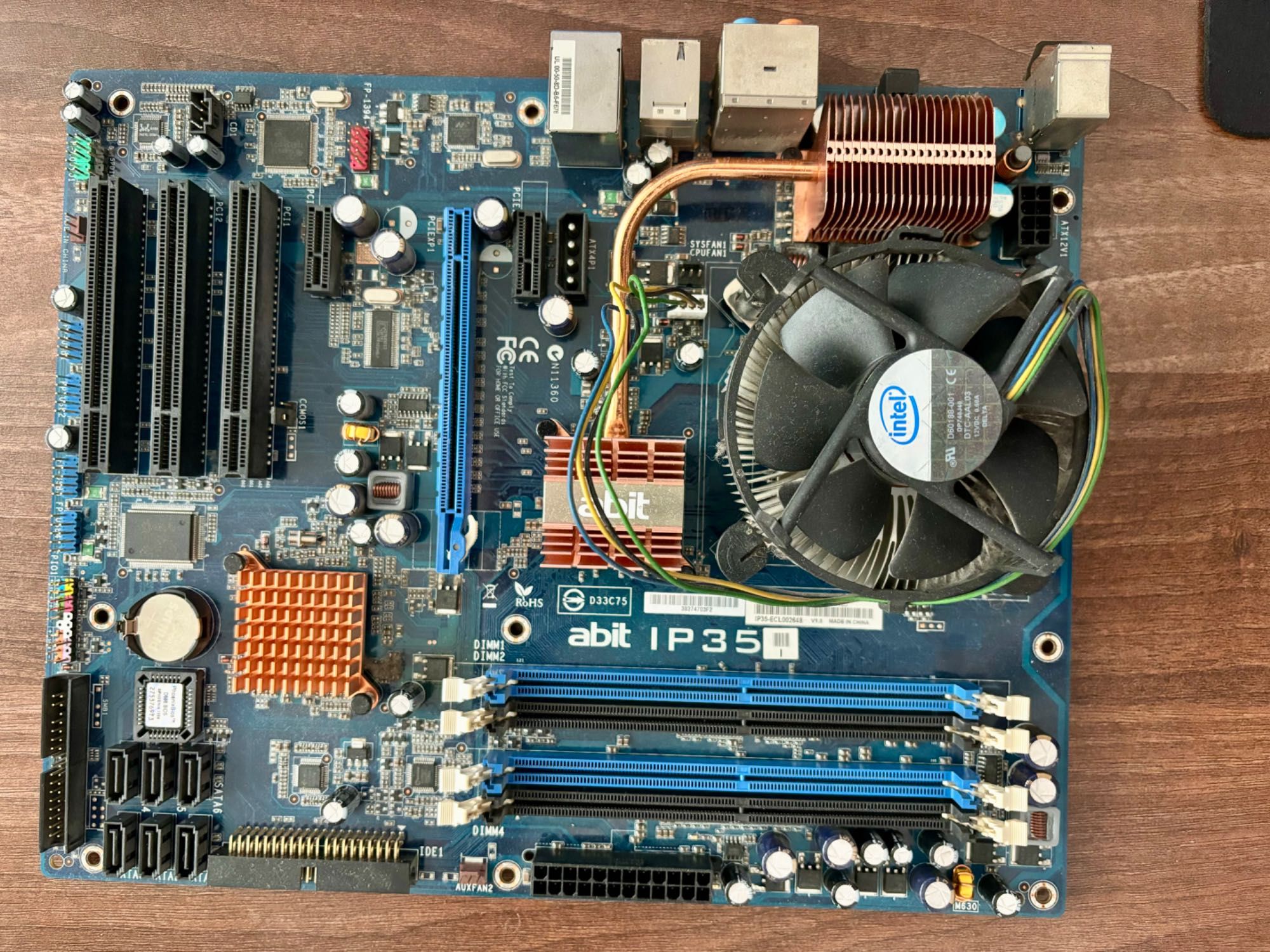 PC - procesor Intel Core2 Quad Q6600 2.4GHz, Abit IP35, ATI 1 GB, 6 GB