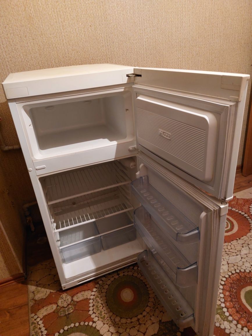 Холодильник б/у в хорошем состоянии.