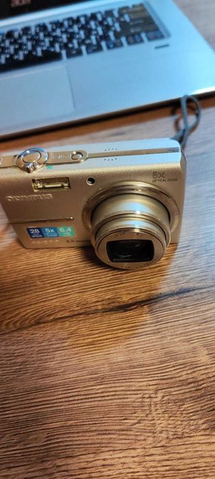 Продам цифровой фотоаппарат OLYMPUS FE-200