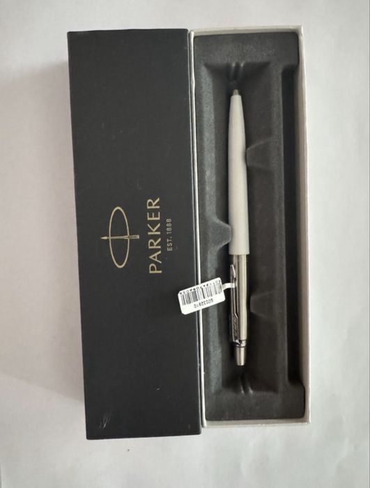 Pix Parker nou in cutie alb cu argintiu