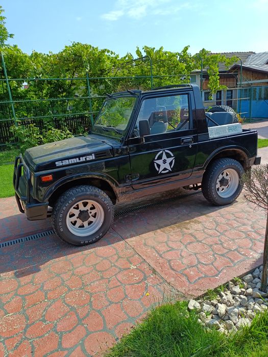 Vând Suzuki Samurai