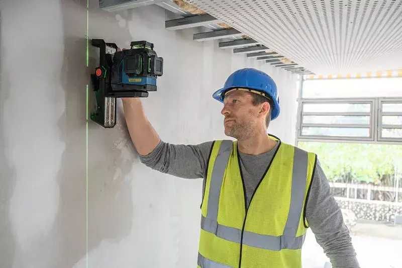 ПРОМОЦИЯ!Лазерен нивелир GLL 12V-100-33 CG 12V LB10 държач DK20 Bosch