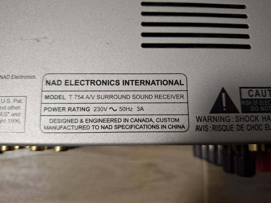 Amplituner  NAD  T 754