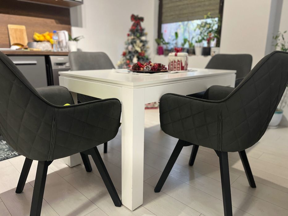 Трапезна разтегателна маса -бял гланц