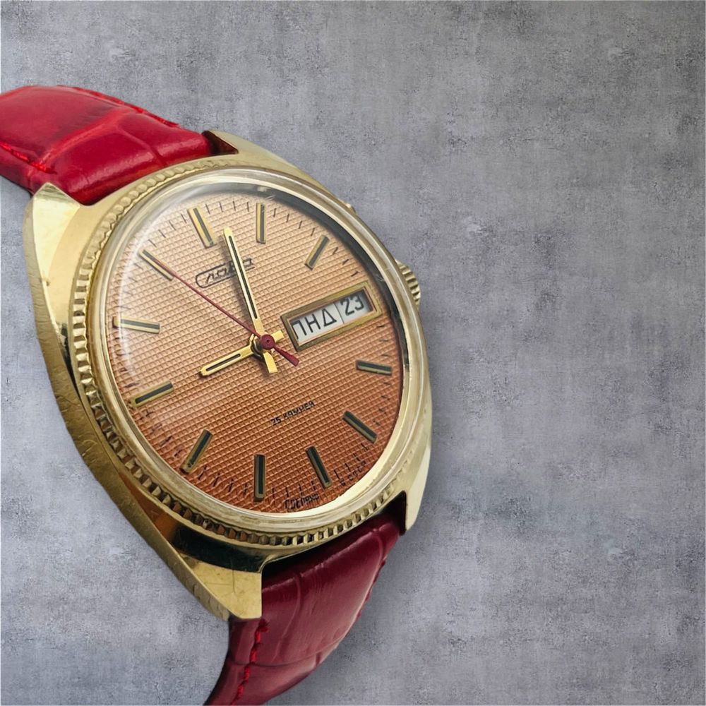 Slava Automatic watch в перфектно състояние за колекционери