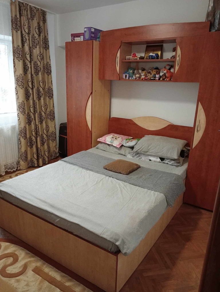 Apartament cu 2 camere decomandat.