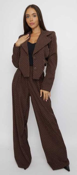 Дамски костюм с камъни