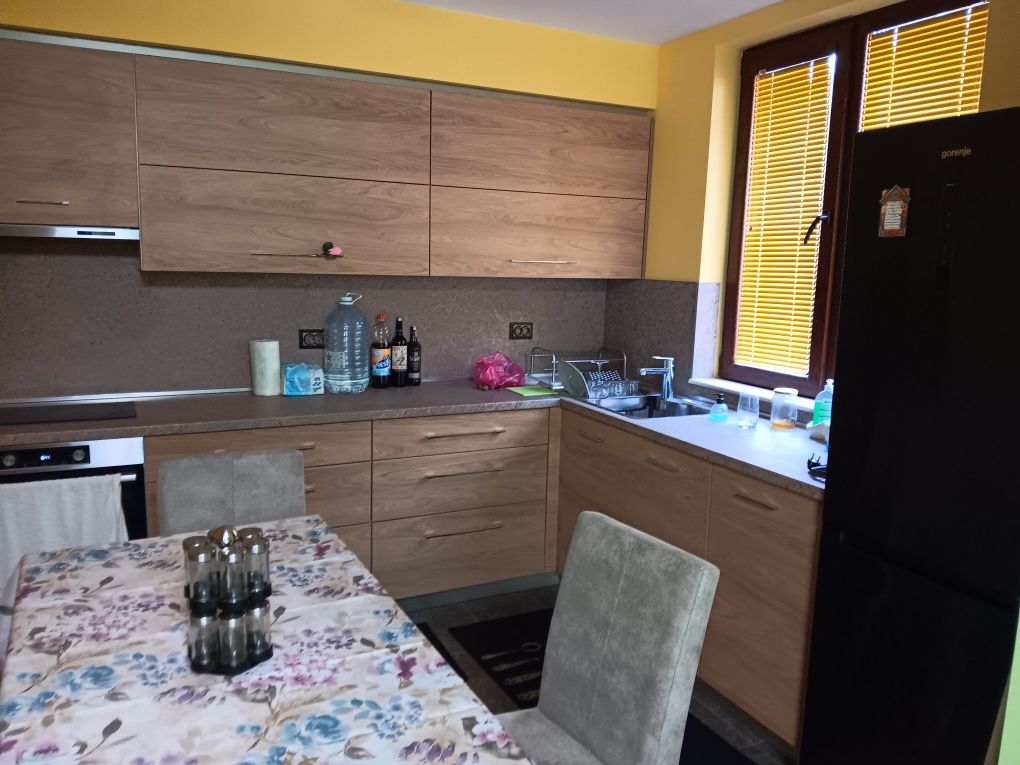Дава се под наем Тристаен апартамент в Плевен, 9-ти квартал - 55 кв.м за 357 € - Снимка #4