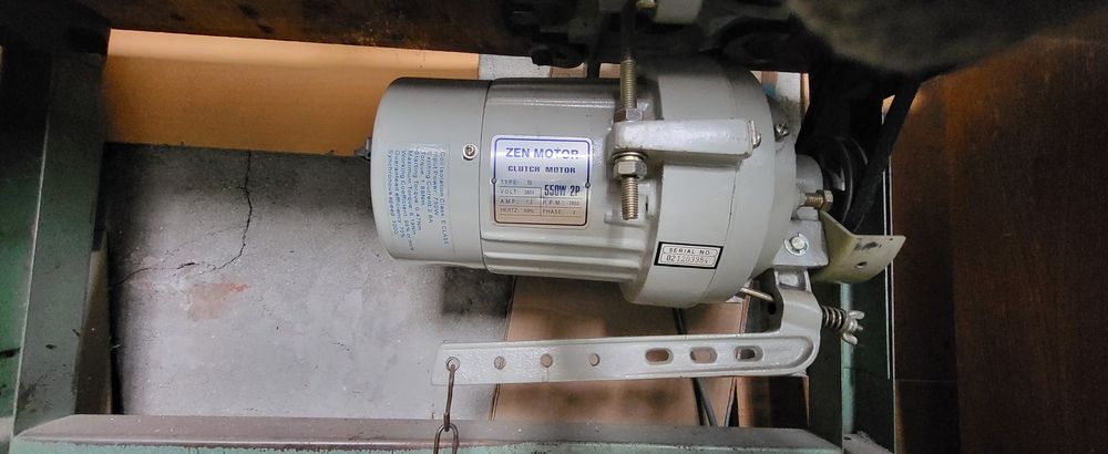 Професионална шевна машина