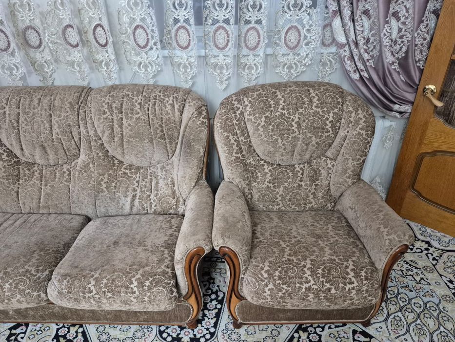 Б/у Диваны с креслом