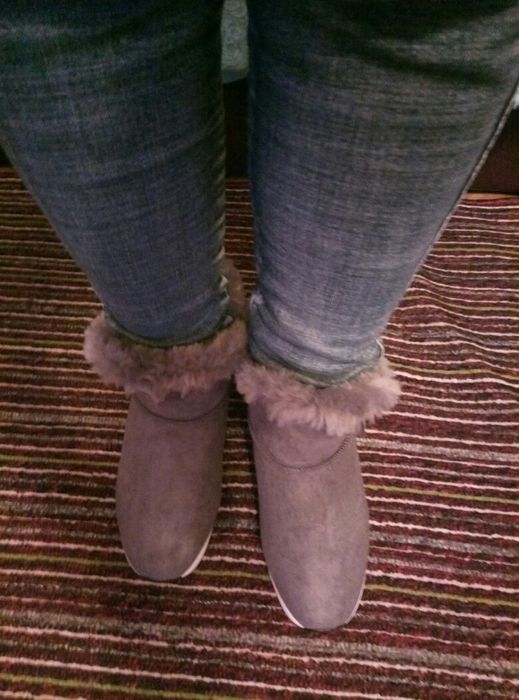 Продам, новые ботинки - уги, размер 37.