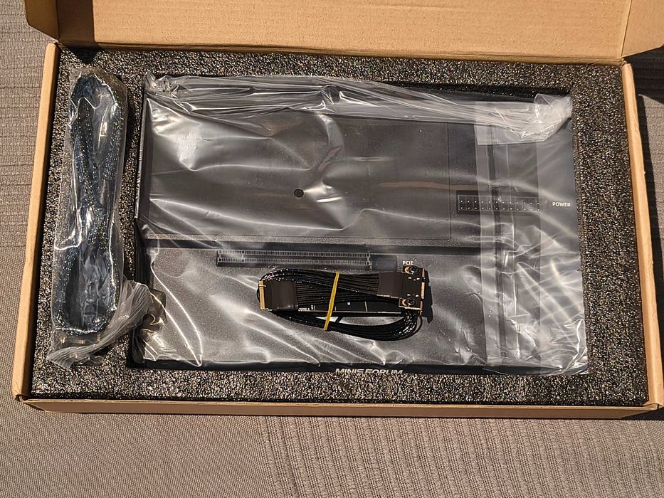 Minisforum DEG1 OCulink eGPU Dock