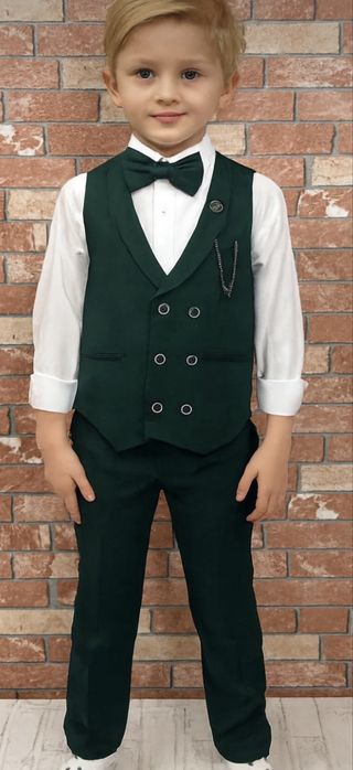 Елегантни детски костюми – стил и класа за малки джентълмени!