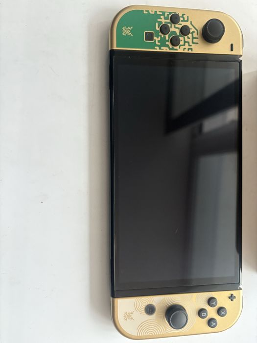 Продам nintendo switch oled zelda editionв отличном состояние