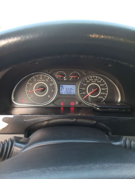 Jentra mokriy asfalt