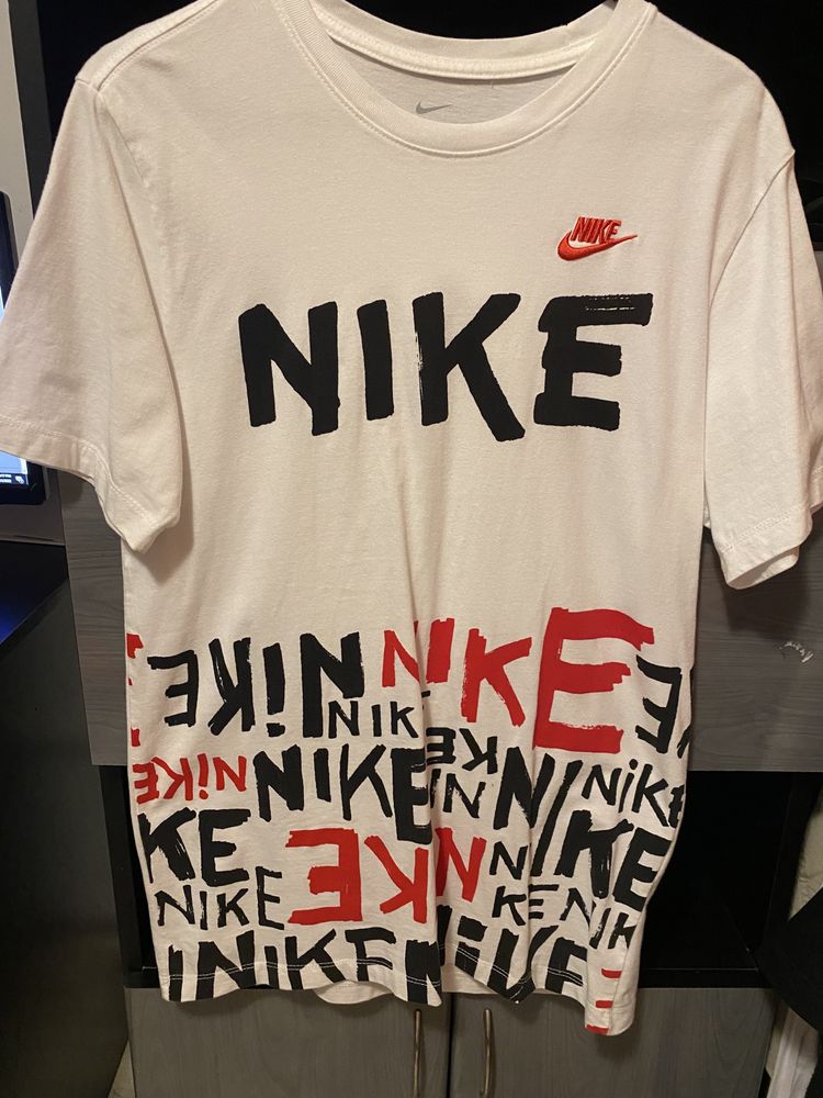 vand tricou nike masura S