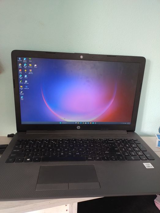 Laptop HP 250 g7
