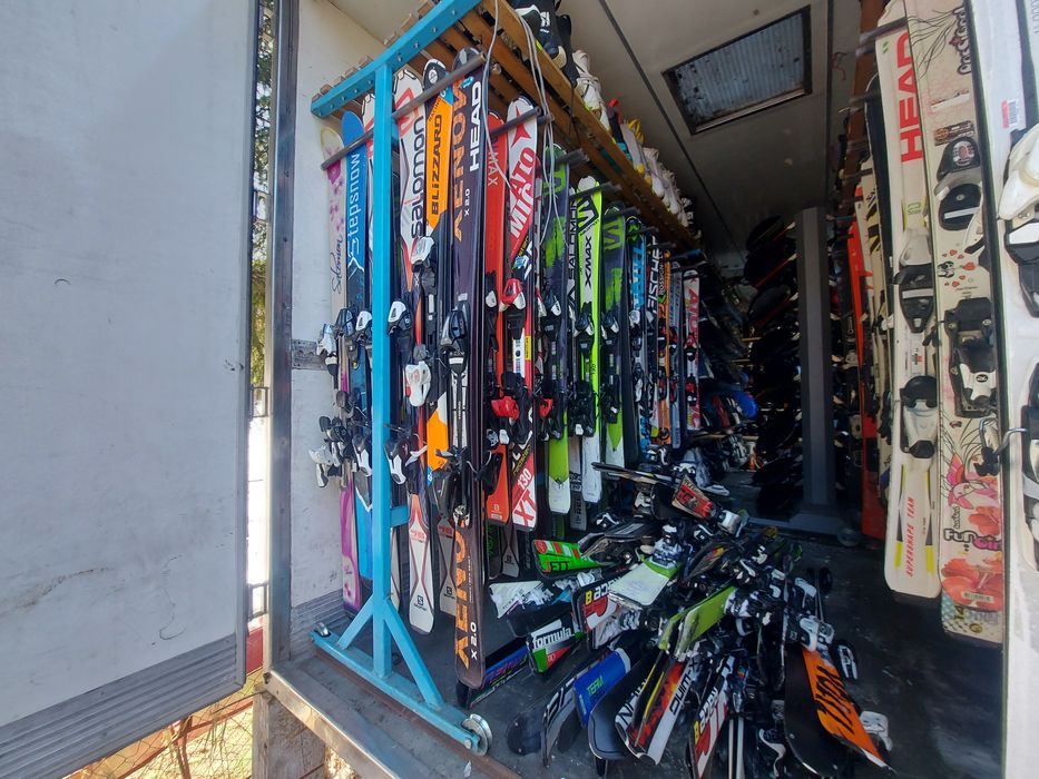 Vând, Schiuri, uscator ,rastele