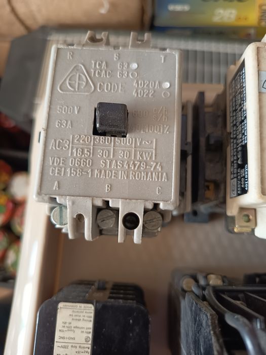 Vând Contractori Vechi