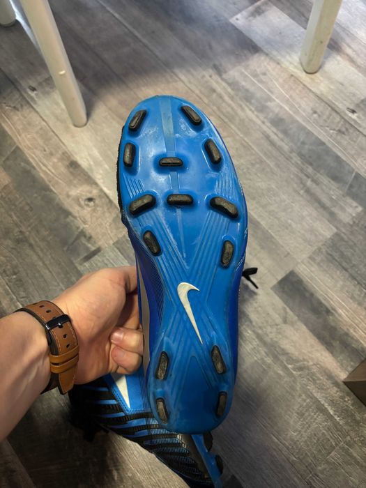 Футболни бутонки Nike t90