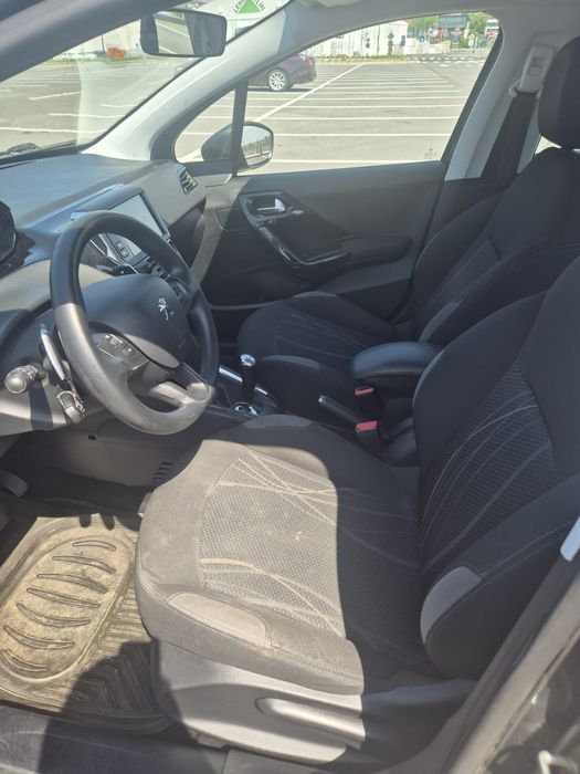 Vând Peugeot 208, cutie automata defecta