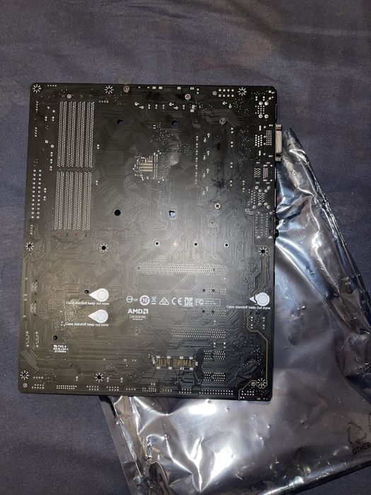 placa de baza MSI B450 gaming plus defecta