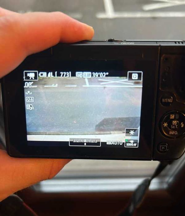 Camera Canon EOS M10 (Mirrorless) -  Obiectiv 15-45mm + accesorii