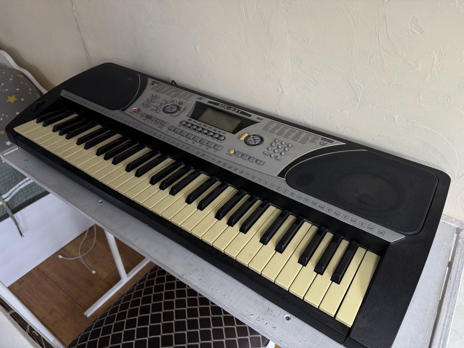 Синтезатор продам