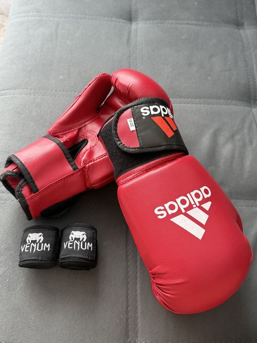 Продам боксерские перчатки новые