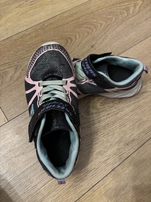Adidasi pantofi sport cu lumini skechers 32