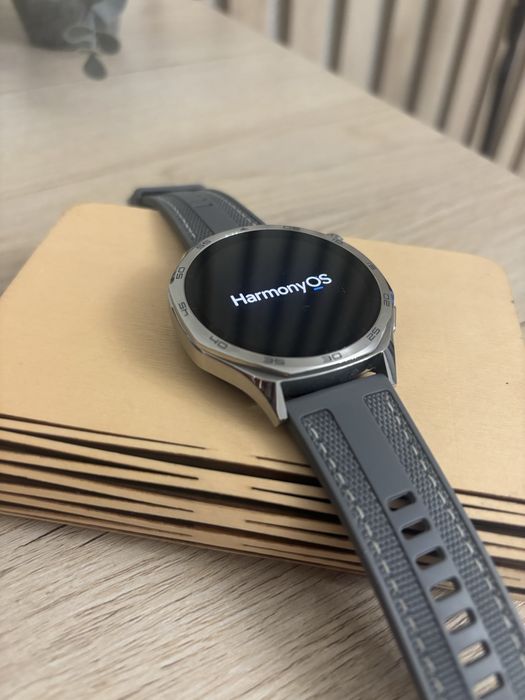 Продам часы Huawei GT5