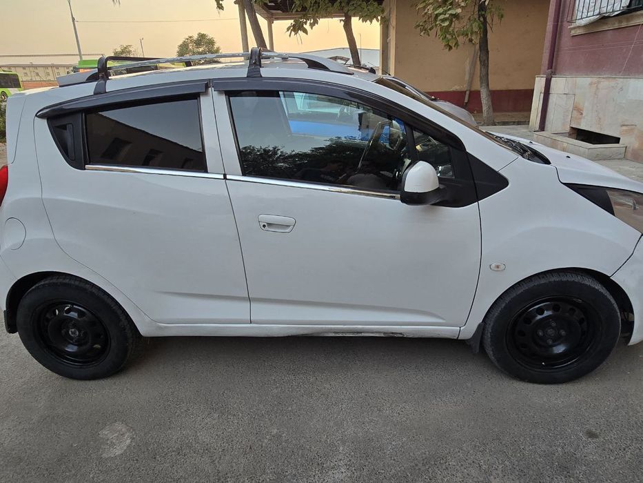 Продам Спарк 1 матор 2 позиция