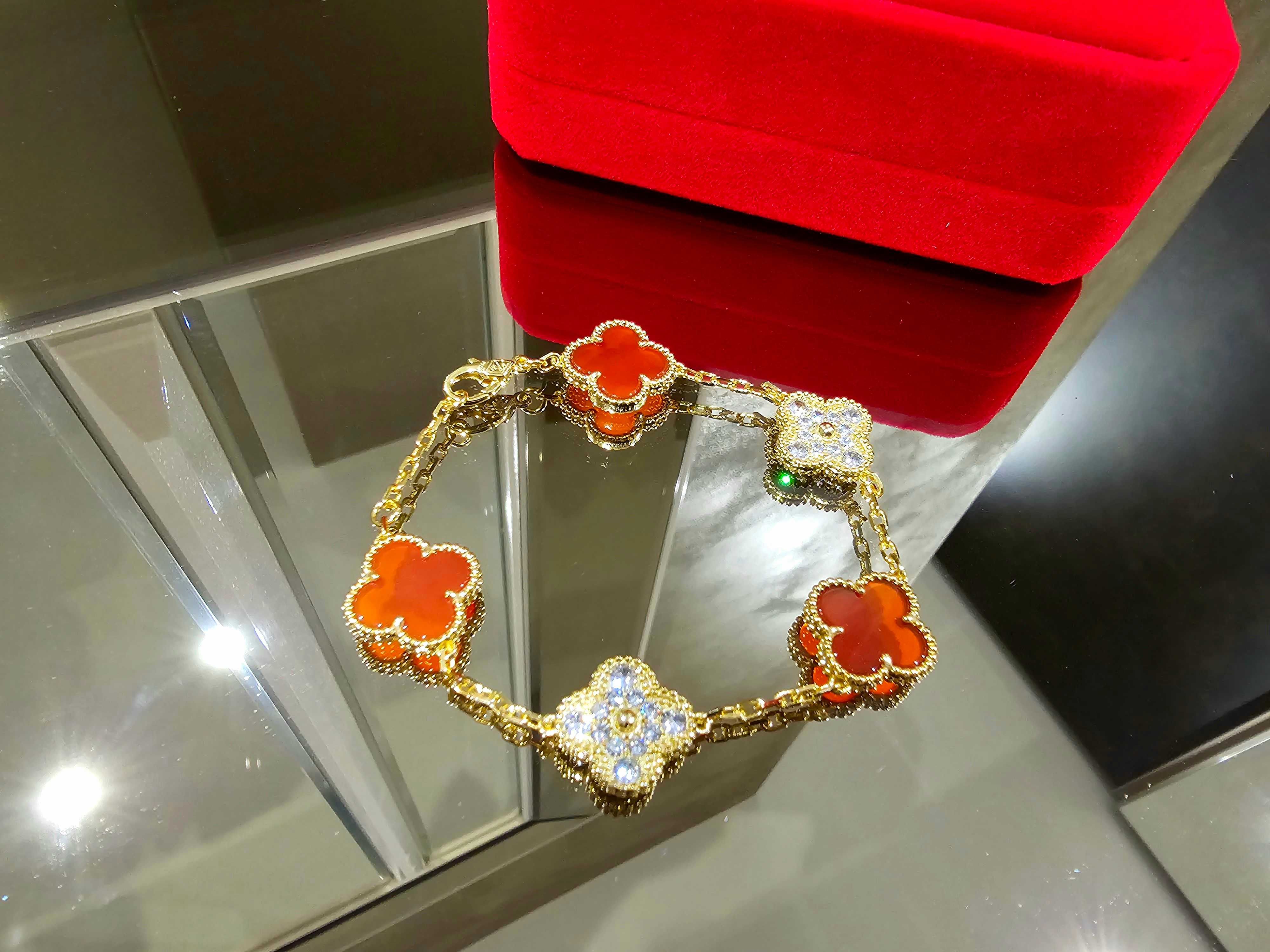 Van Cleef & Arpels VCA Gold Red Alhambra 5 Motifs Clover Дамска Гривна