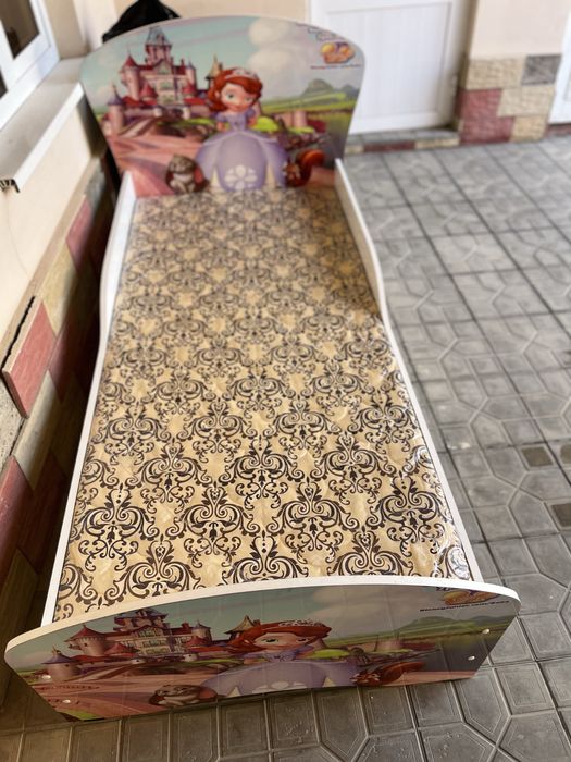 Detskiy divan holati yangi