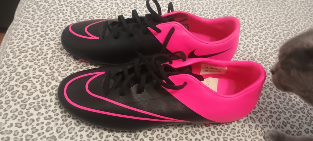 Adidași Nike mercurial