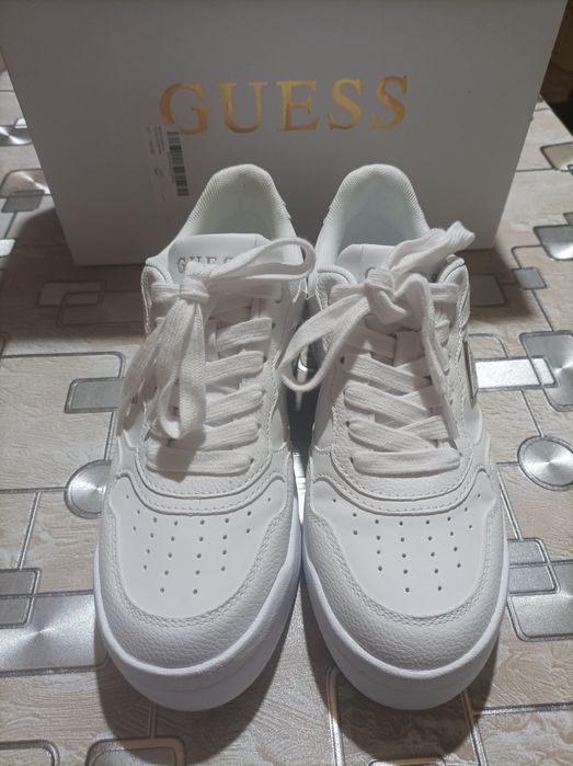 Guess маратонки.