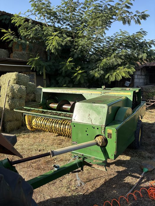 Vand presa de balotat John Deere, Balotiera