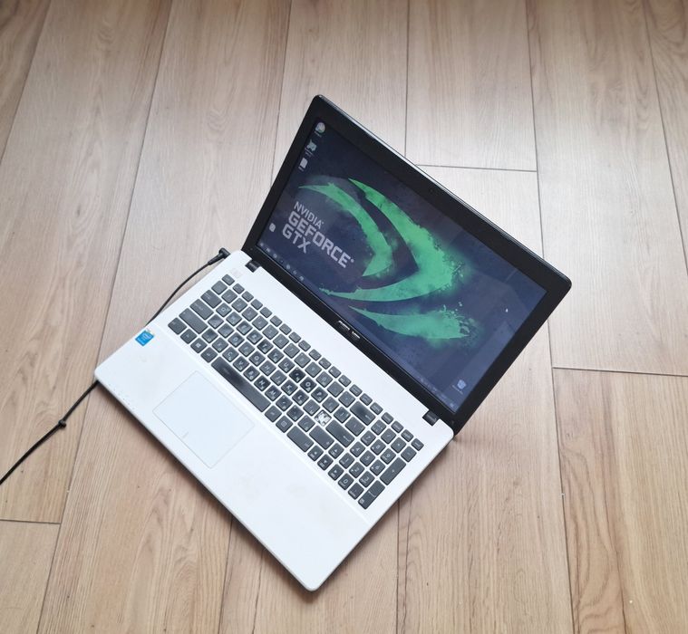 15.6' Asus X555MD Четириядрен Intel Pentium N3540/NVIDIA 820M 1GB/4GB