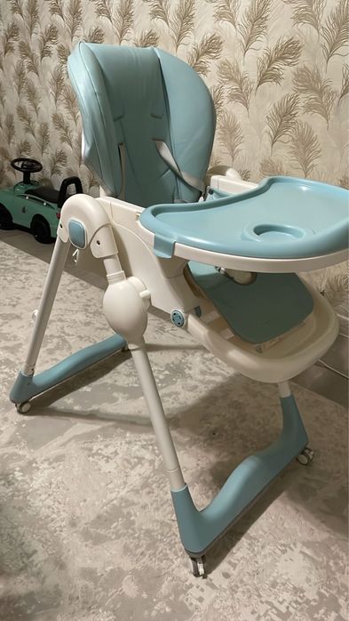 Стол детский, б/у, использовали всего год