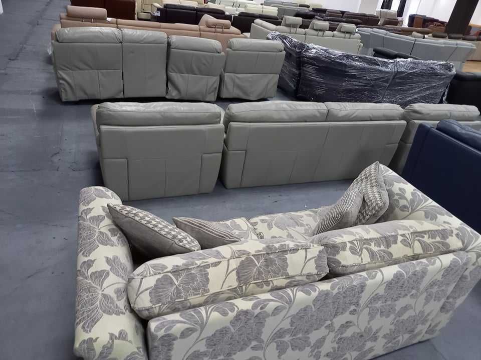 Кремав диван от плат на цветя тройка