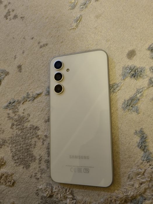 ПРОДАЕТСЯ СРОЧНО!!  Samsung A54. Белого цвета. На 128гб.