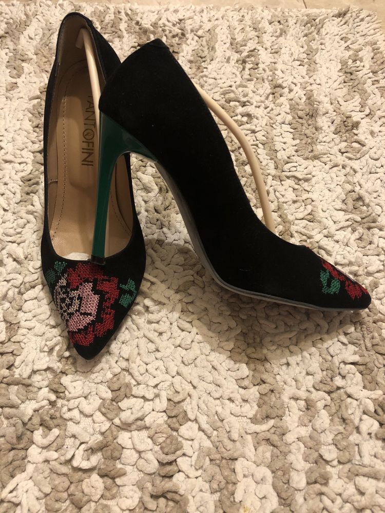 Pantofi piele cu broderie traditionala marimea 36
