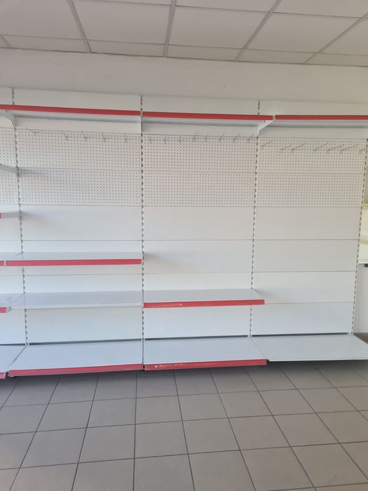 Vând rafturi magazin