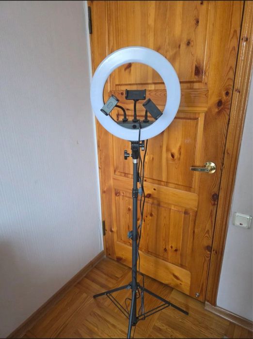 Продам селфи лампу кольцевую б/у