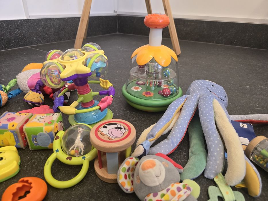 Set lot 45 piese  jucarii bebe 3+luni 12+luni