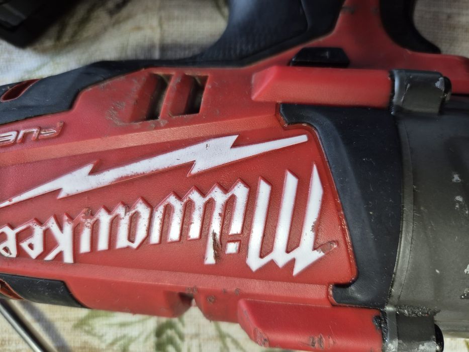 Pistol impact milwaukee fuelbrushless 1700nm la desfacere