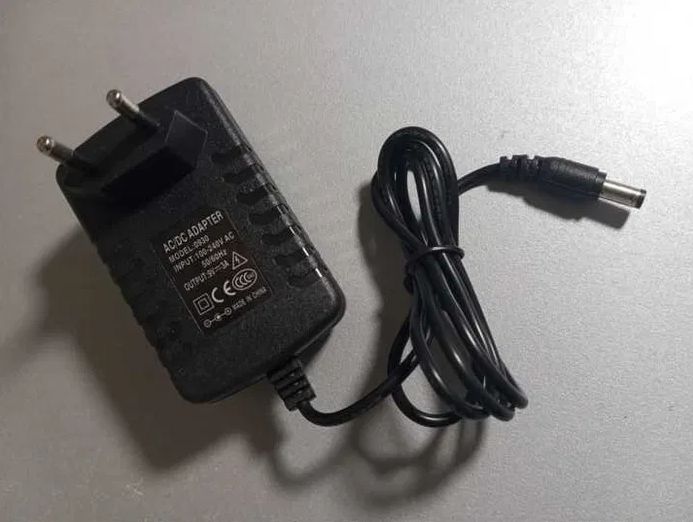 . Блок питания зарядка 9 вольт 3 ампера