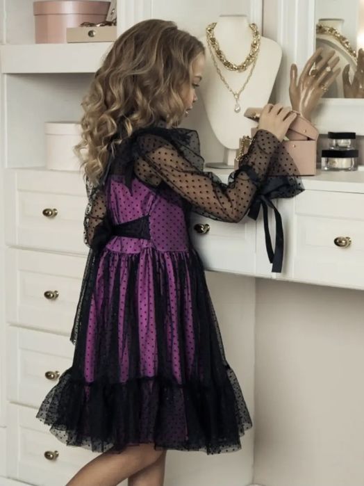 Продам нарядное  платье для девочки