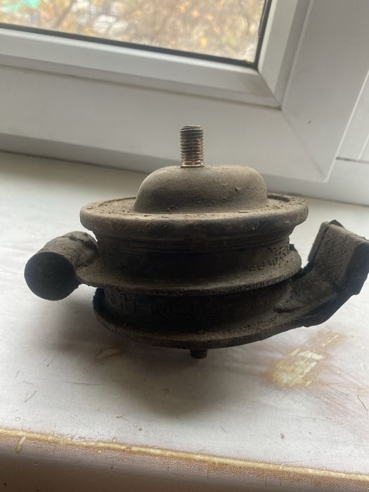 Подушка двигателья